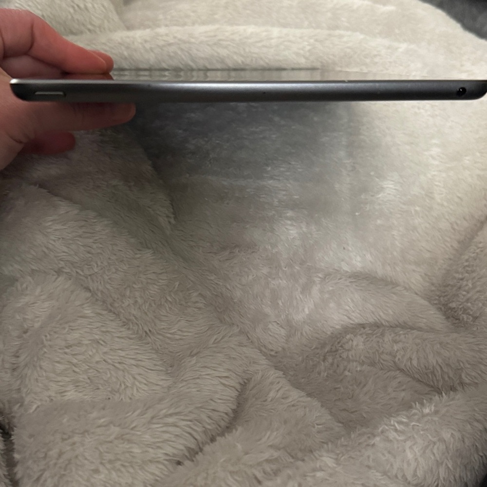 Apple IPad 7th generation - Picture 7 of 8